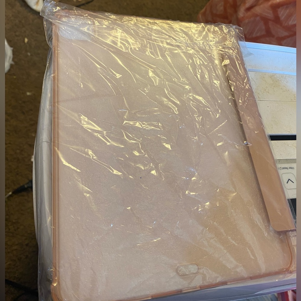 New iPad Pro 11 case rose gold never been used there is cases holder inside case